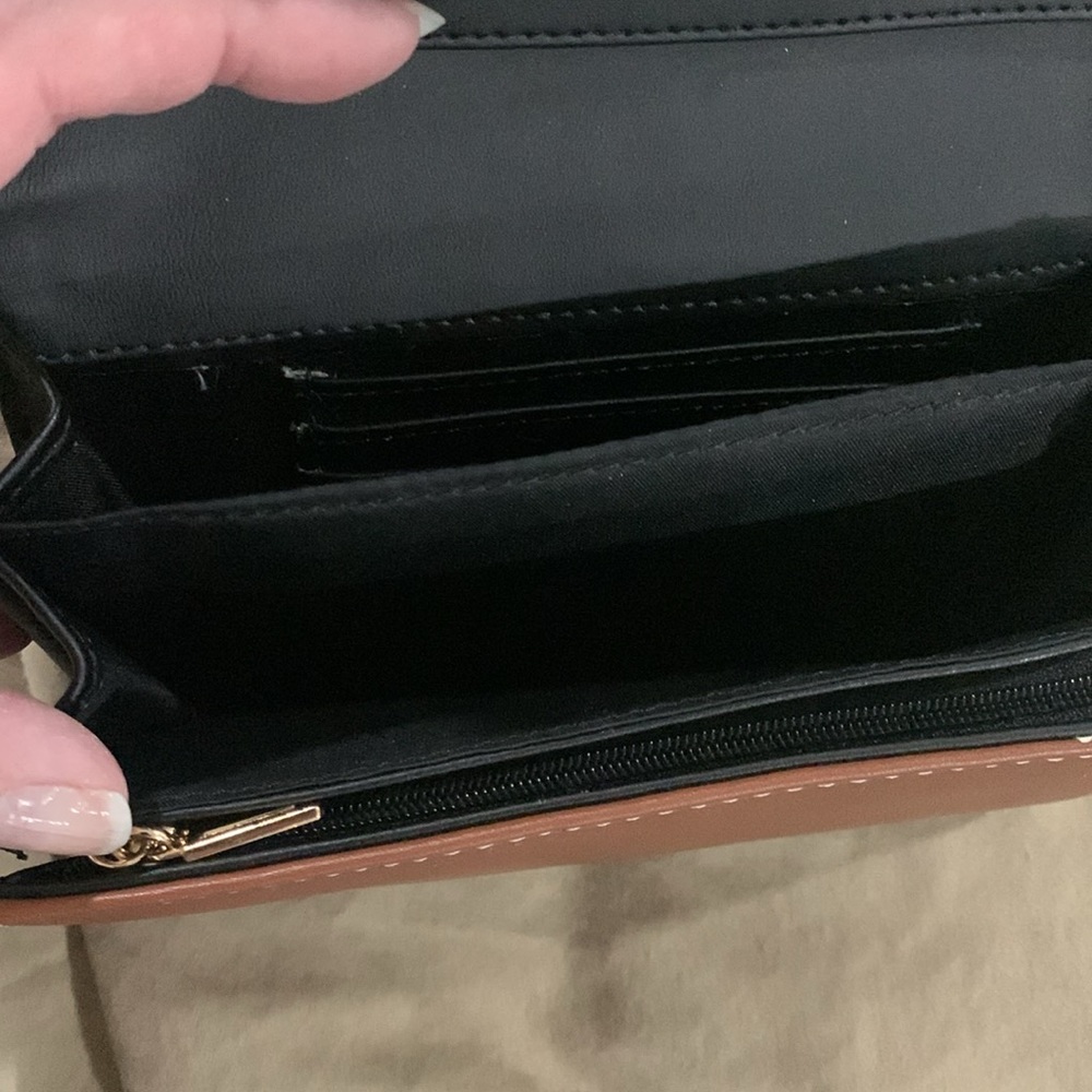 Guess Wallet - Picture 3 of 6